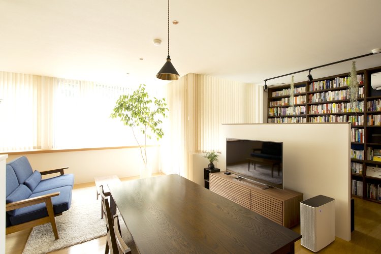 こだわりの書斎スペースがあるリビング | リノベーション・リフォーム・...