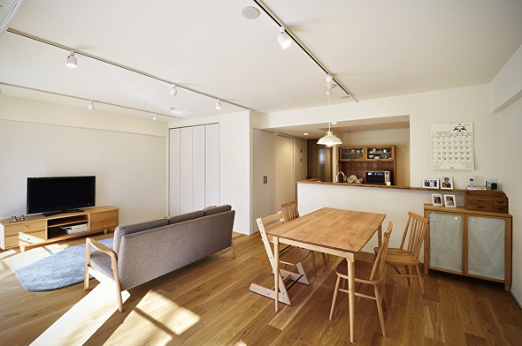 自然素材たっぷりのシンプルで明るい大空間 | リノベーション・リフォー...