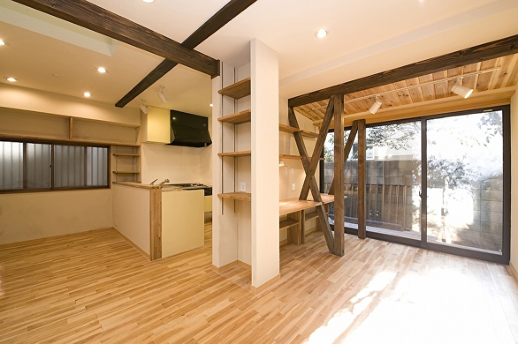 耐震補強を実現しながら、より開放的で明るい自然派リフォーム | リノベ...