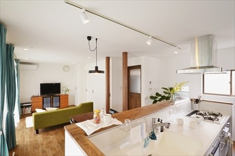 子どもと料理を楽しむアイランドキッチン | リノベーション・リフォーム...