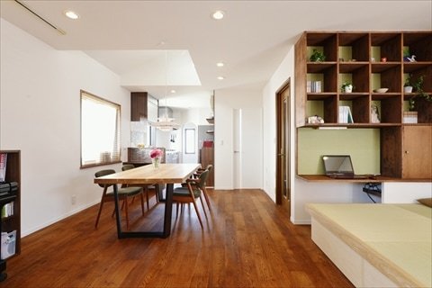 自然素材に包まれた家族が集まる2階リビング | リノベーション・リフォ...