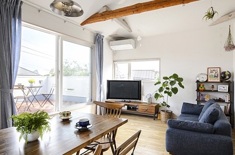 人が集い、自然の循環の一部として暮らす “創エネルギー”の家 | リノ...