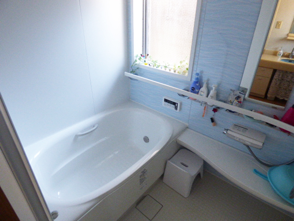 鹿児島市のシステムバス施工事例|A様邸|リクシル「アライズK」手すり&...