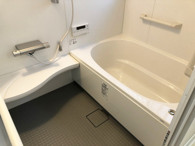 鹿児島市の浴室リフォーム施工事例|S様邸|「段差解消」で安心な浴室づく...