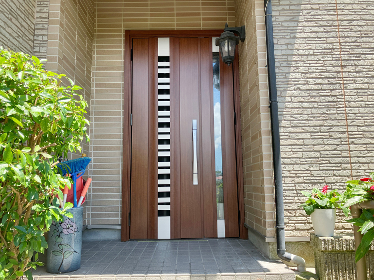 鹿児島市 玄関ドアリフォーム工事 施工事例 ｜O様邸｜【リビングプラザ...