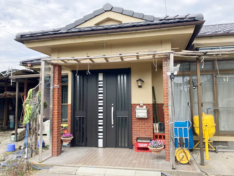 鹿児島市 玄関ドアリフォーム工事 施工事例 |H様邸|【リビングプラザ...