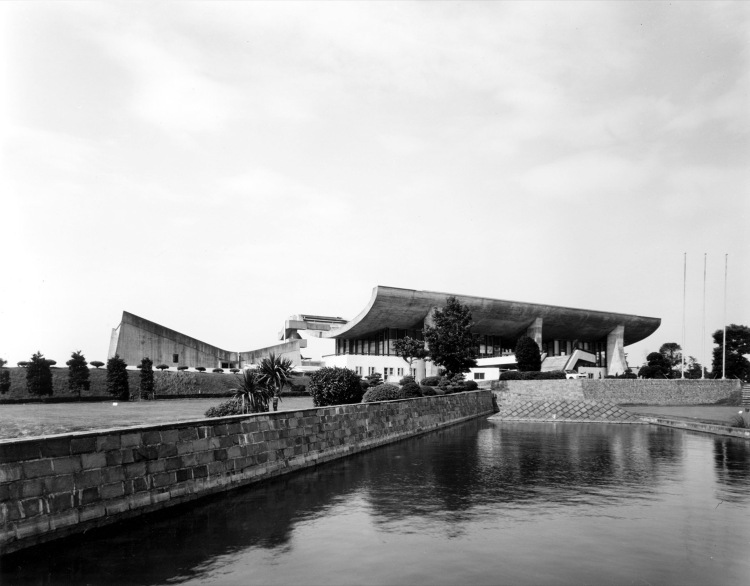 Totsuka Country Club House - TANGE建...