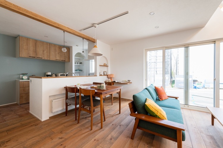 三角屋根の下で、家族と猫と。｜ココ・カラ｜施工事例｜竹内建設