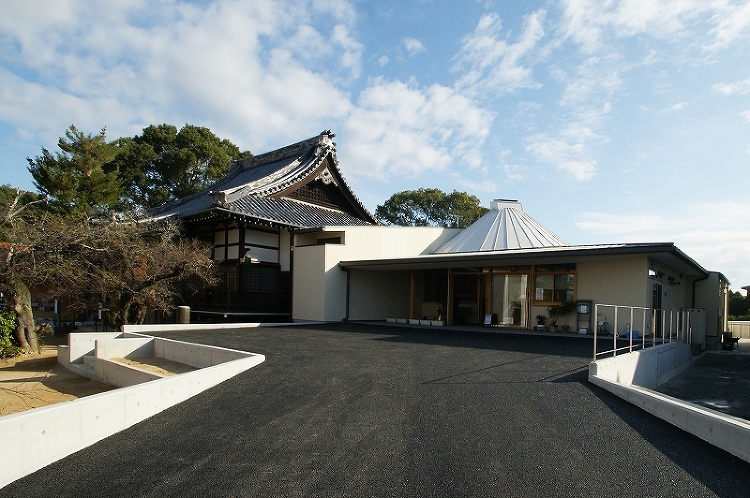 お寺の庫裏 建て替え事例|福岡県小郡市・光桂寺|塔本研作建築設計事務所