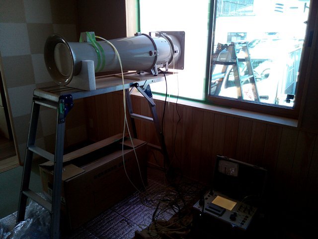 気密測定機で家の隙間がどれだけあるのか計測してきました。 | 土壁のト...