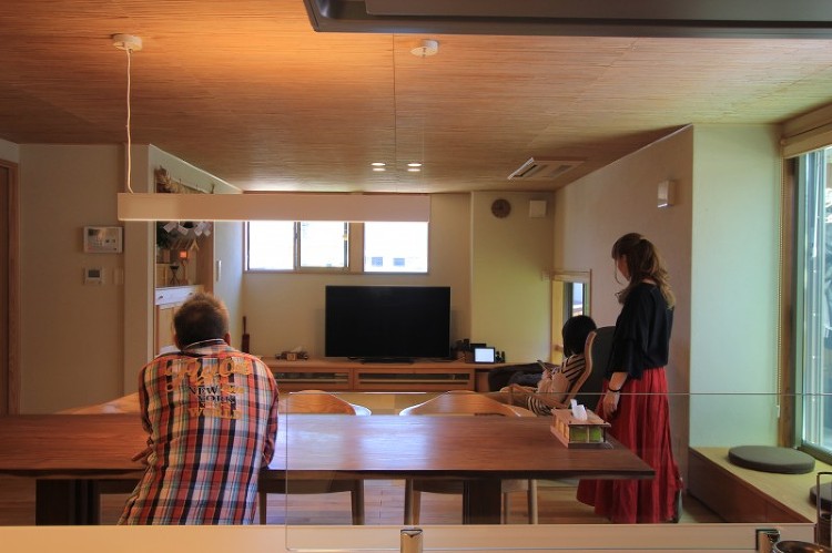 家族7人が暮らす、造作にこだわった3階建てのお家 ?ケーブルテレビの撮...