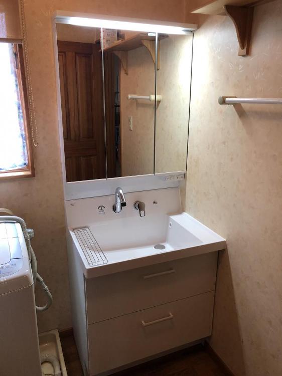 洗面所/洗面台リフォーム│長年使用した洗面台を新しい洗面台にリフォーム...