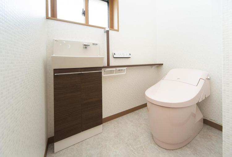 トイレリフォーム│長年使用し不具合が出ていたトイレを新しいトイレにリフ...