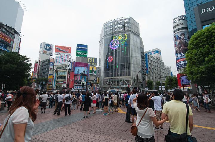 渋谷の巨大ディスプレイ「Q'S EYE」、スマホで遊べる新機能を公開!...