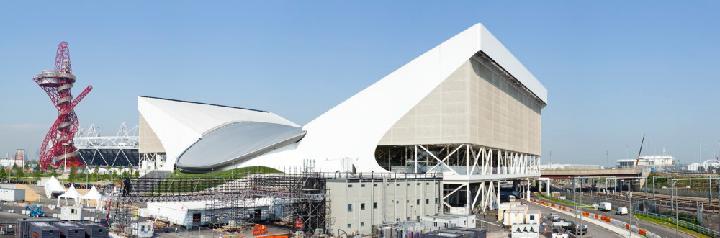 アヒルの子が白鳥へ？ザハの五輪プールが変身中 | 日経クロステック（x...