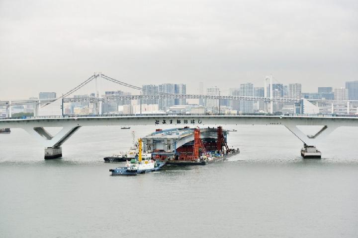 台船で日本最長の架設、首都高晴海線 | 日経クロステック（xTECH）