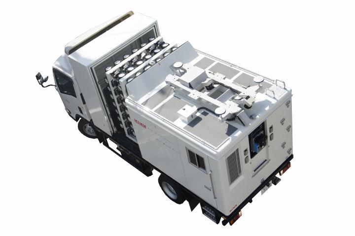 走行しながら点検できるトンネル検査車 | 日経クロステック(xTECH...