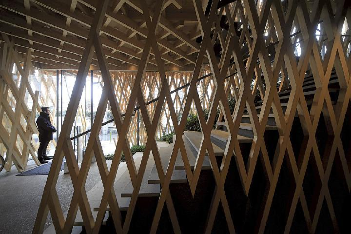 60mm角の木組みで床を浮かす | 日経クロステック（xTECH）