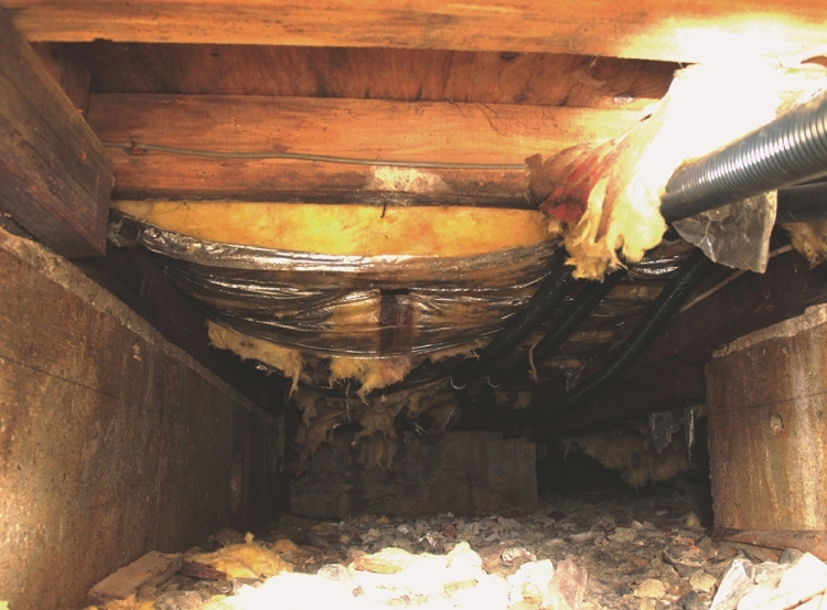 室内に湿気がこもって内壁にカビが発生 | 日経クロステック（xTECH...