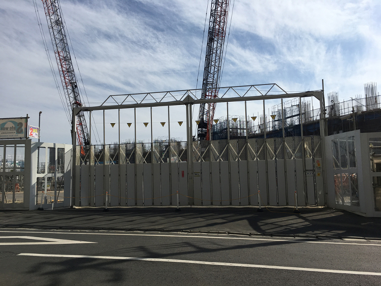 マンション建設現場でドローン墜落、作業員が負傷 | 日経クロステック(...