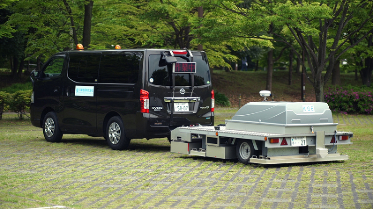 ベテランとAIのコンビ、道路陥没の原因をスピード探査 | 日経クロステ...