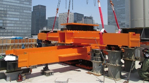 超高層でも風で揺れにくい中間階免震 | 日経クロステック（xTECH）