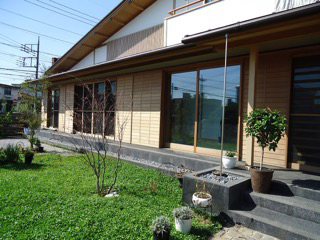 簡単に組み立てられる木製サッシ | 日経クロステック(xTECH)