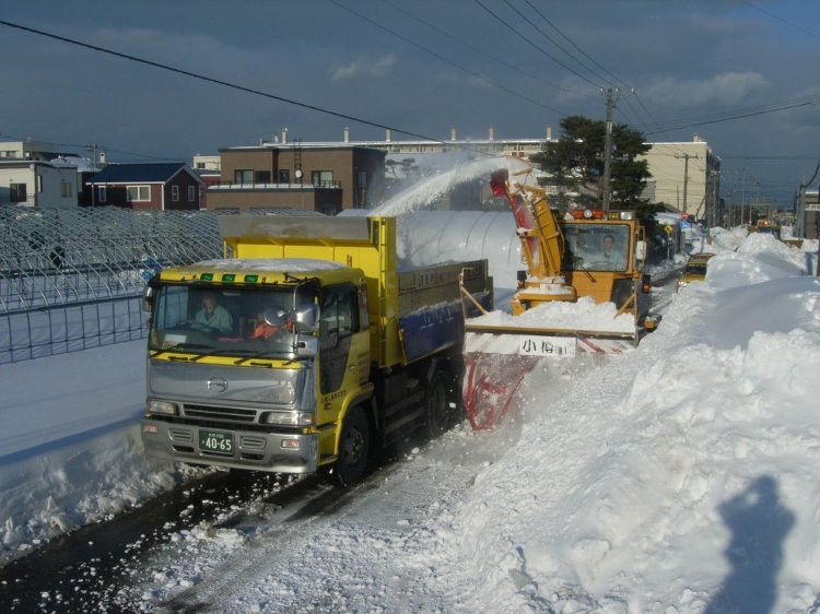 小樽市で突然の除雪危機、市長の“鶴の一声”で混乱 | 日経クロステック...