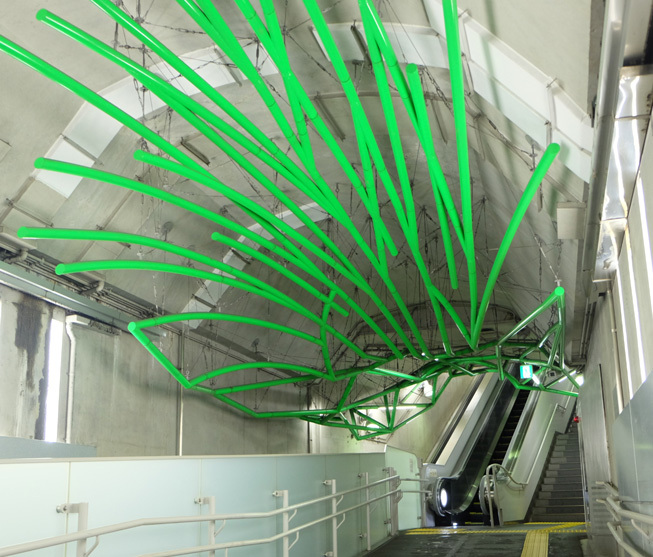 不思議な駅「飯田橋駅」近未来感溢れる地下鉄駅をレポート | トーキョー...