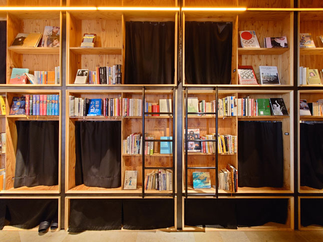 新宿「BOOK AND BED TOKYO新宿店」本に囲まれたホテル&...