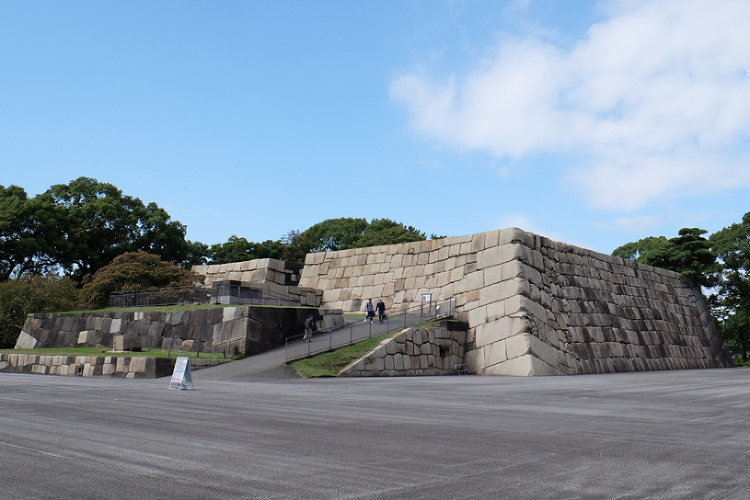 皇居「東御苑」旧江戸城の遺構と素敵な建築庭園をレポート | トーキョー...
