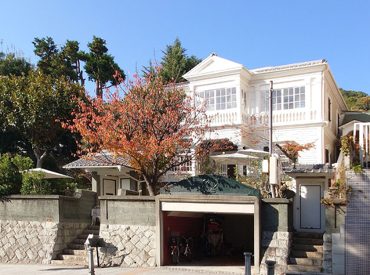 神戸「旧ムーア邸」北野異人館街の高台に建つ洋館カフェをレポート | ト...