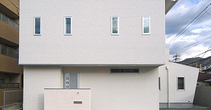 天窓・光床採光のシンプルモダン住宅（京都 山科） サンキ建設