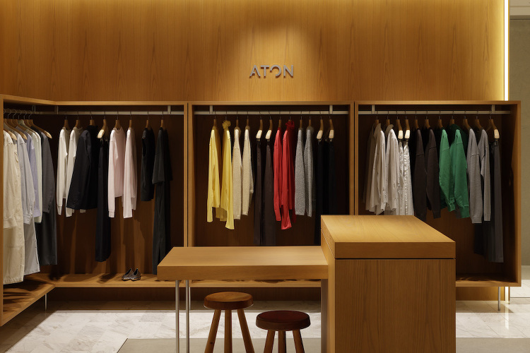 ATON 伊勢丹 新宿店 casereal