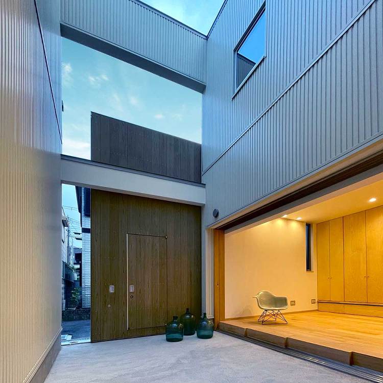 二つの小さな中庭のある家・甲子園口の家｜水谷嘉信建築設計事務