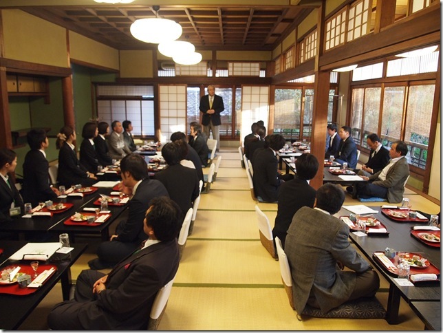 2013年度 入社式 in丸三楼雪稜庵 | 大阪の注文住宅、木の家の工...