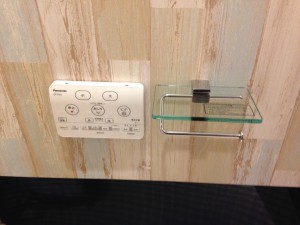 梅北の家 タオル掛けとペーパーホルダー。 | 堺市の注文住宅なら祐建築...