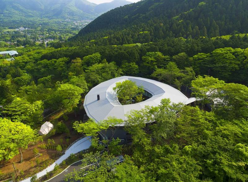 箱根仙石原の旧colony箱根をlime Resort Hakoneとして年10月に開業 建築家 岡部憲明 建築 Kenken