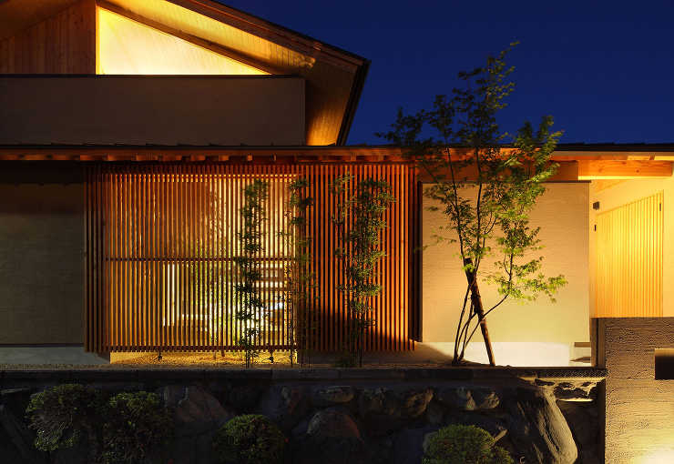 縁の家,軒格子など日本的な陰影のある家,...