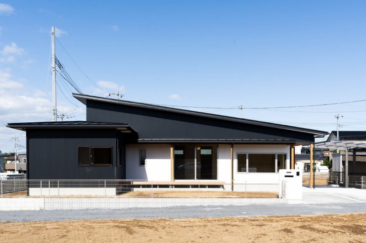 大屋根の平屋